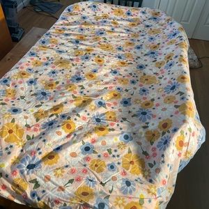 Pillowfort Twin Comforter and Fitted Sheet